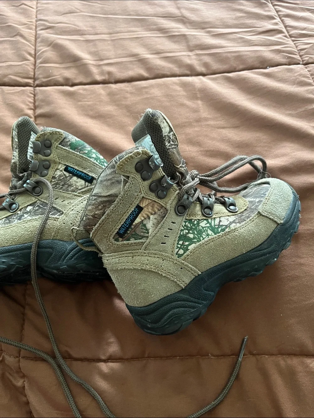 Itasca Hiking boots. Kids Camo Lace-Up Outdoor Waterproof